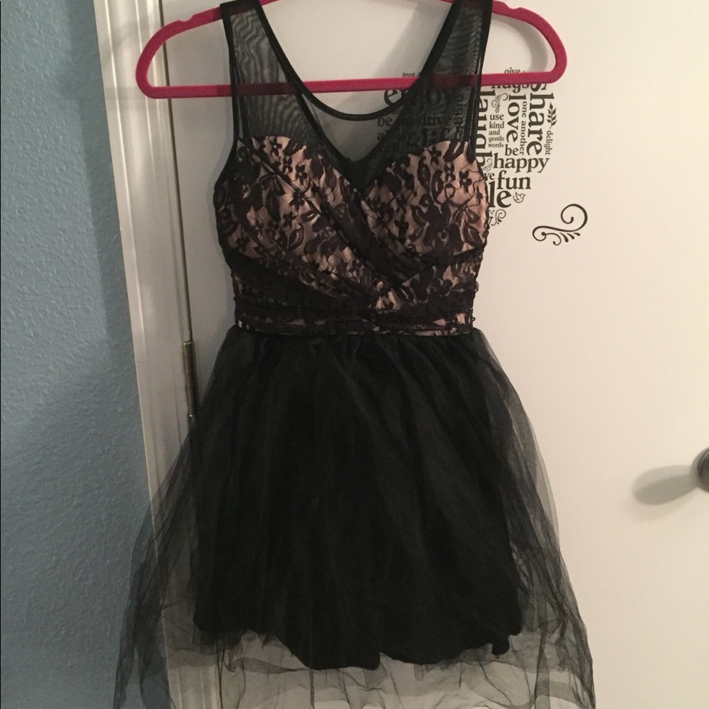 Semi-formal dress with lace, Delia’s size 1/2